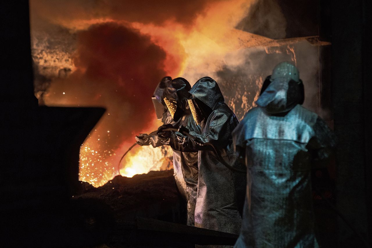 Staalfabriek Thyssenkrupp in Duisburg. foto Krisztian Bocsi/Bloomberg