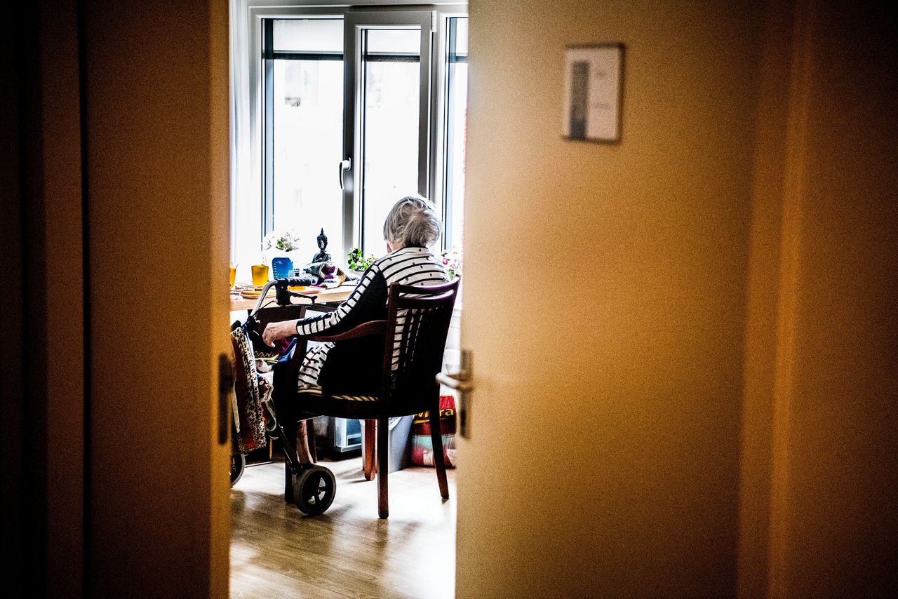 In instellingen voor ouderenzorg in met name Noord-Brabant en Limburg steeg het aantal besmettingen de afgelopen dagen snel. Dit verzorgingstehuis komt niet in het verhaal voor. Foto Robin Utrecht/ANP