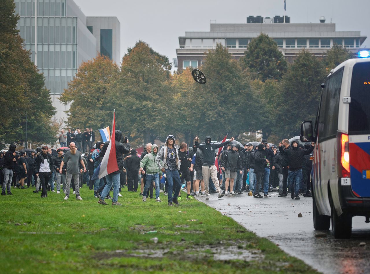 Five suspects face magistrate's court for far-right riots in The Hague ...
