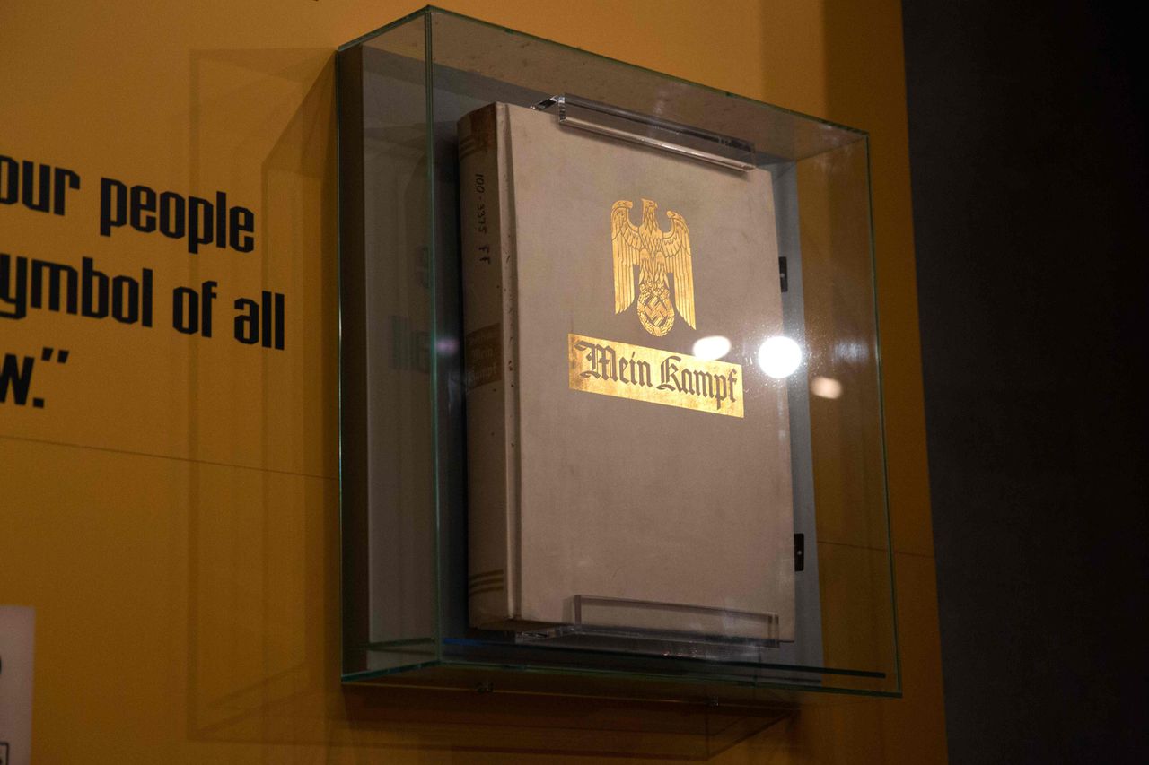 In het Holocaust-museum Yad Vashem in Jeruzalem is een editie van Mein Kampf geïnstalleerd.