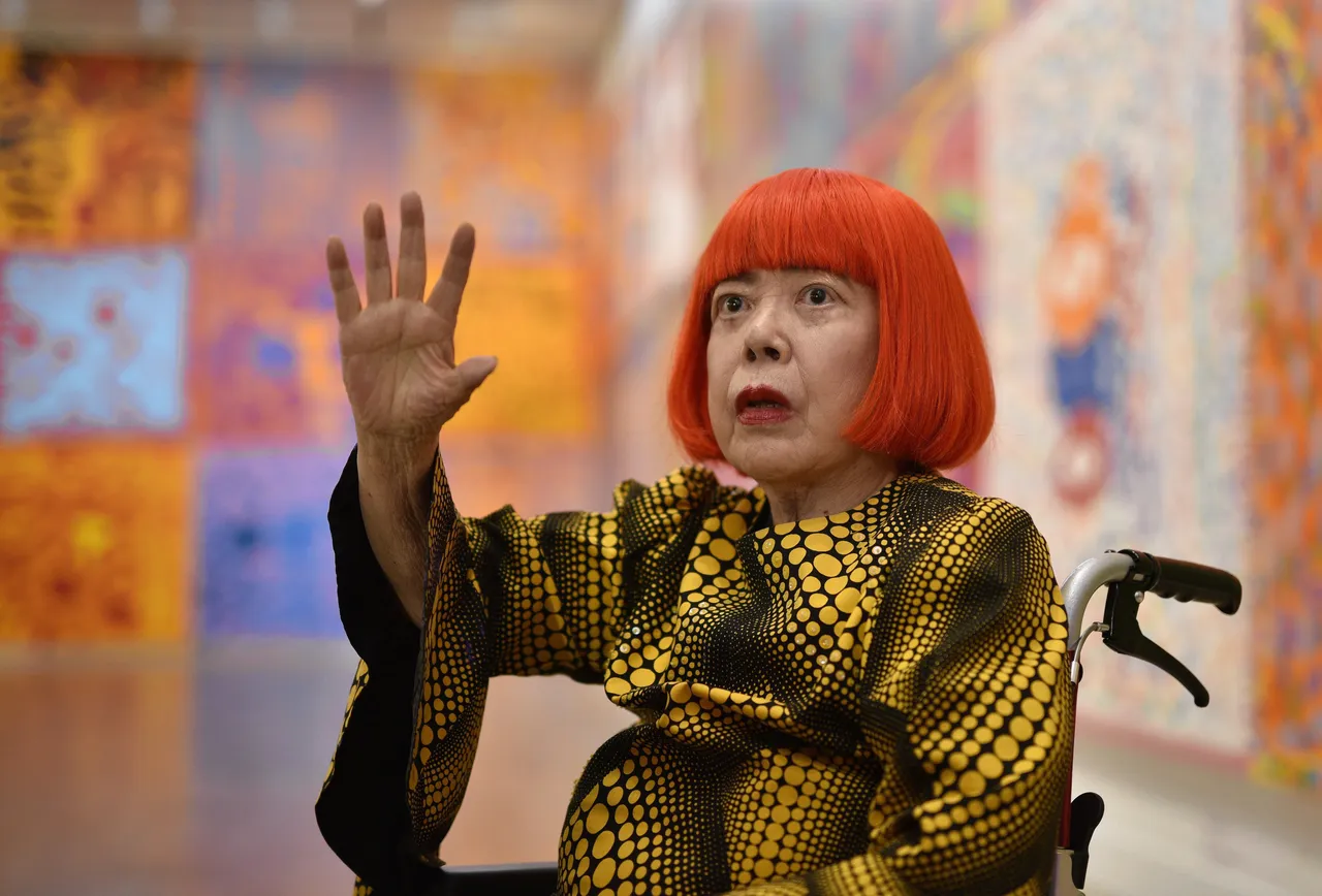 necrologie-yayoi-kusama-veroverde-met-haar-stippen-de-wereld-nrc