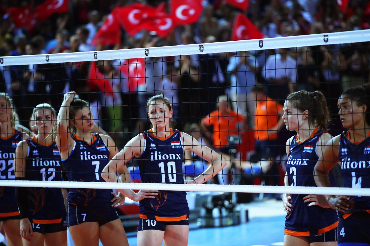 Turkije laat volleybalsters kansloos in EK-kwartfinale 