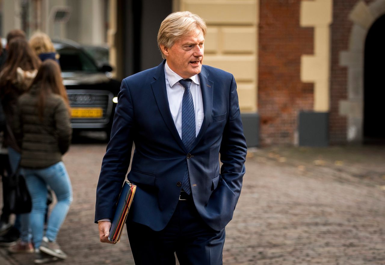 Staatssecretaris Martin van Rijn van VWS bij aankomst op het Binnenhof voor de wekelijkse ministerraad.