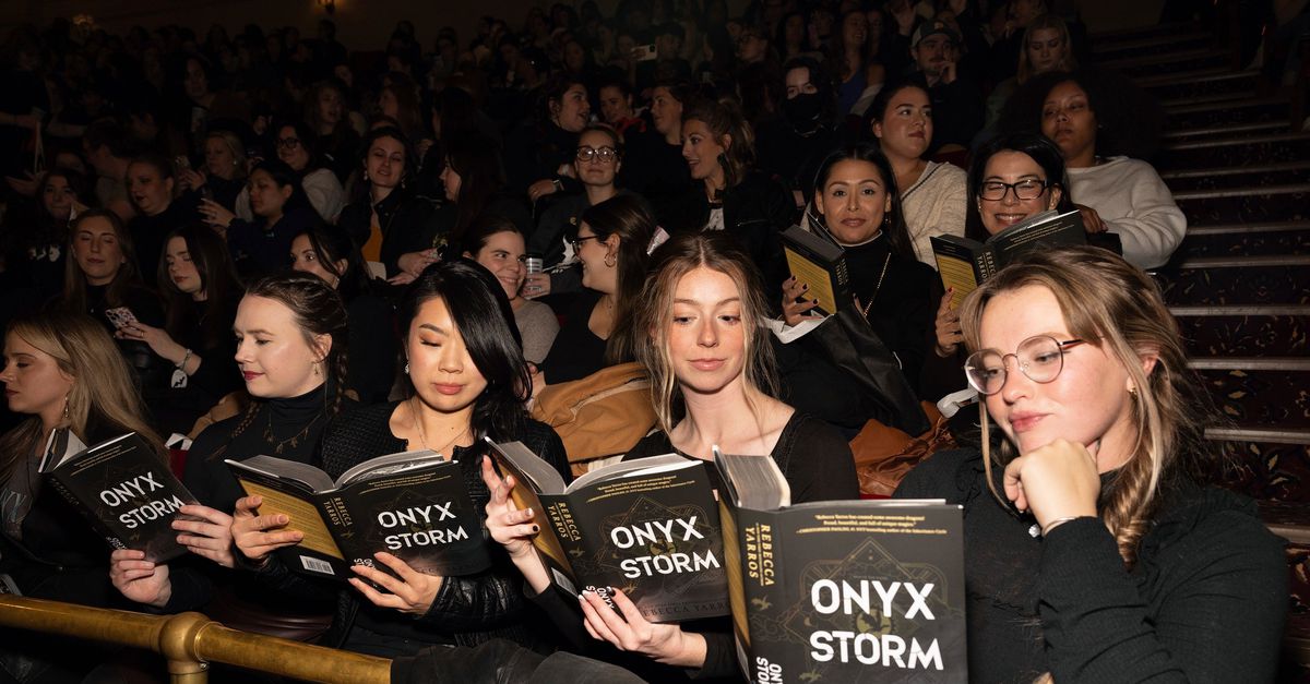 Fantasy-boek Onyx Storm is internationale bestseller: ‘Hoezo romantisch? Omdat het door een vrouw is geschreven?'