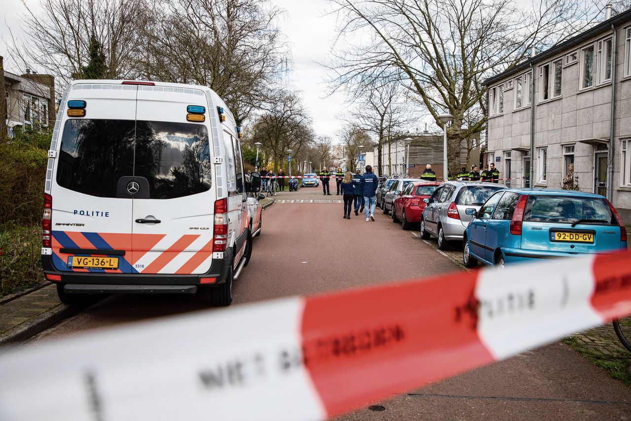 Onderzoek aan de Lorentzlaan in Amsterdam, waar Joey Uiterwijk (23) per ongeluk werd doodgeschoten.