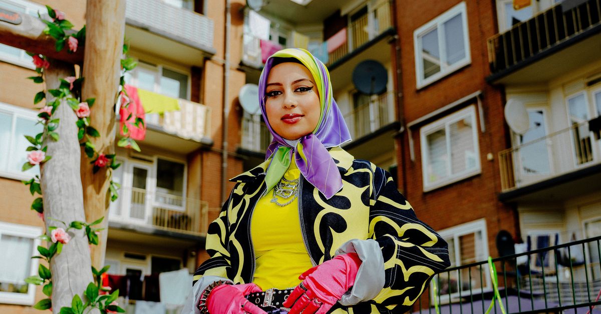 Ondanks weerstand volgt ‘punk-feministe’ met hoofddoek haar mode-droom