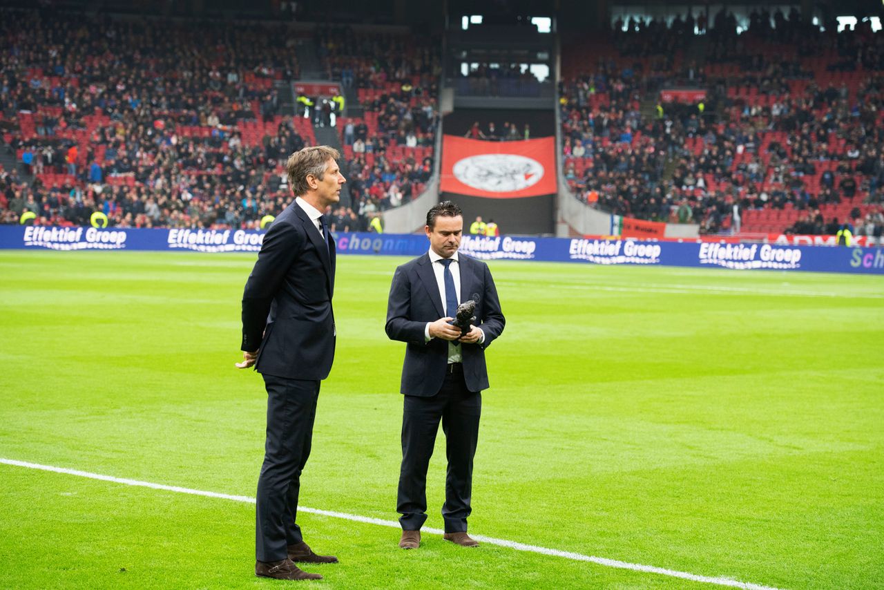 Ajax-directieleden Edwin van der Sar (l) en Marc Overmars.