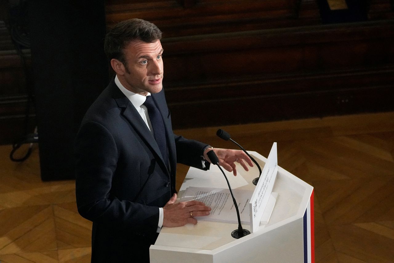 Franse president Macron wil abortus opnemen in grondwet 