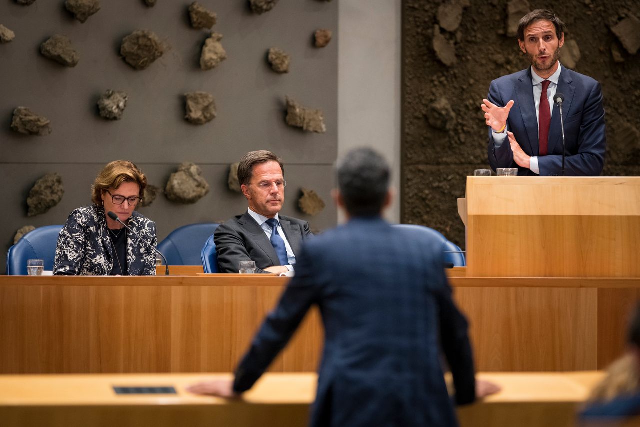 Zichtbare irritatie bij premier Rutte tijdens debat waarin CDA'er Hoekstra geen sorry zei 