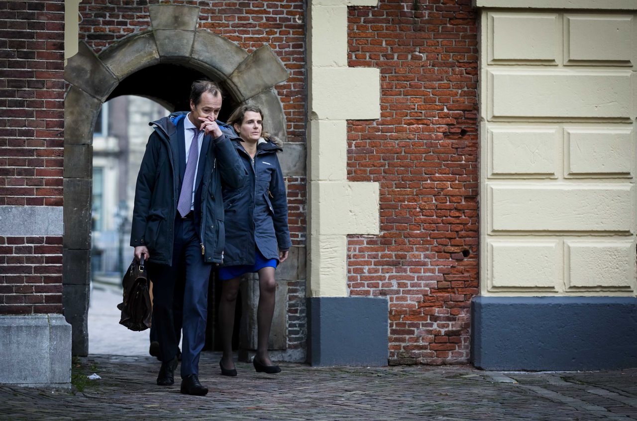 Staatssecretaris van Financiën Eric Wiebes op aankomst bij het Binnenhof voor de wekelijkse ministerraad.
