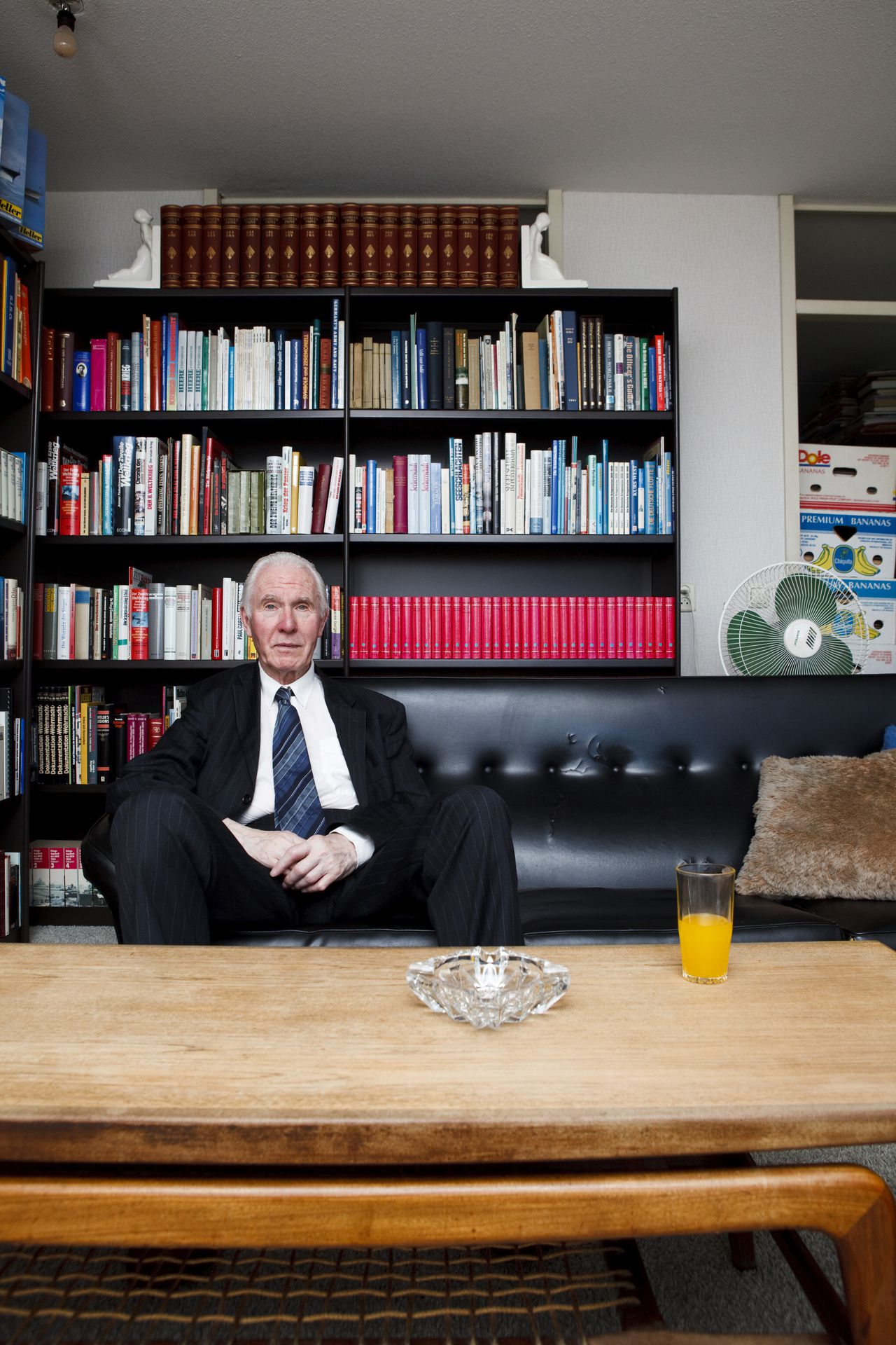 Joop Glimmerveen in zijn woning in Den Haag. "Extreem heeft zo'n negatieve bijklank. Ik noem me nationaal-socialist." (Foto Peter de Krom) Joop Glimmerveen in zijn woning in Den Haag Nationalist Joop Glimmerveen van het in 1974 opgerichte rechtse 'Lijst Glimmerveen'. Foto; Peter de Krom