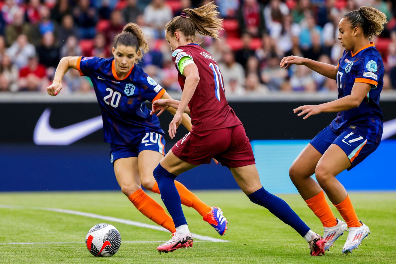 Oranjevrouwen plaatsen zich dankzij moeizaam gelijkspel tegen Noorwegen voor EK voetbal 2025 