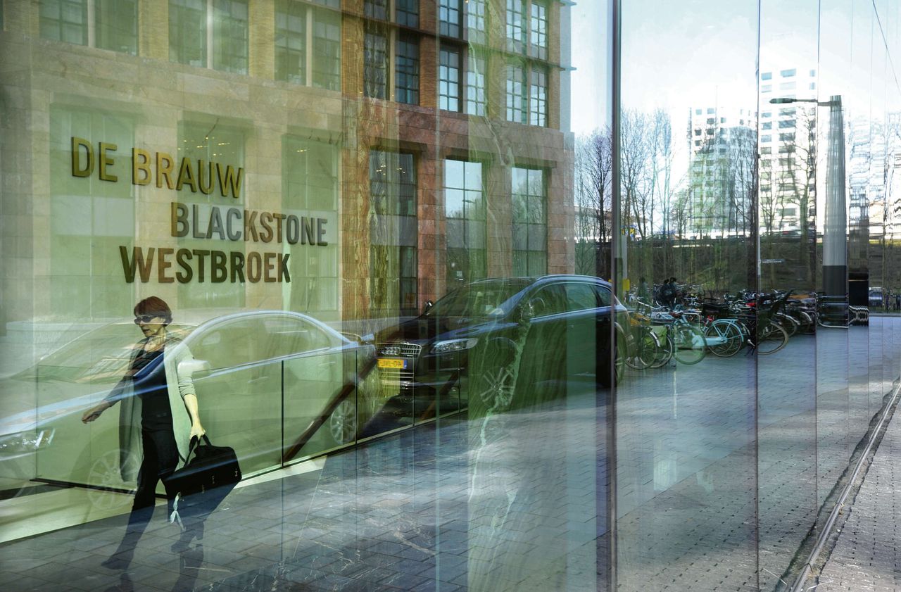De Brauw Blackstone Westbroek, het grootste advocatenkantoor van Nederland, benoemt jaarlijks twee tot drie partners – op een pool van ruim 80 medewerkers.