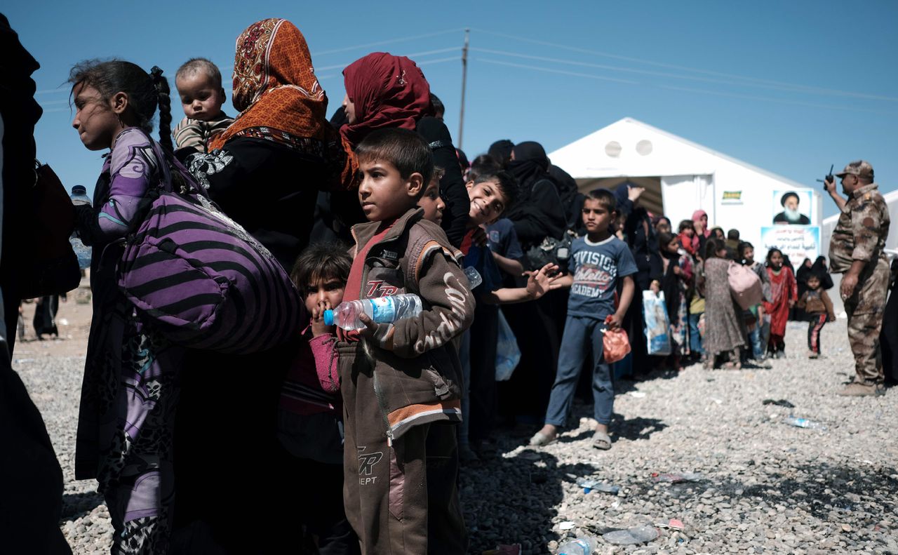 Inwoners van Mosul vluchten voor aanhoudende bombardementen en geweld.