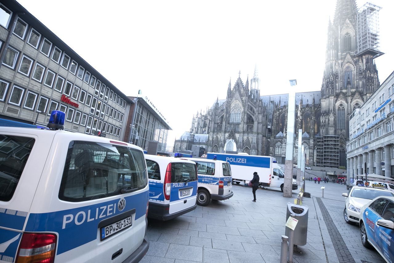 Politie is aanwezig in de Duitse stad Keulen. Dit beeld dient slechts ter illustratie.