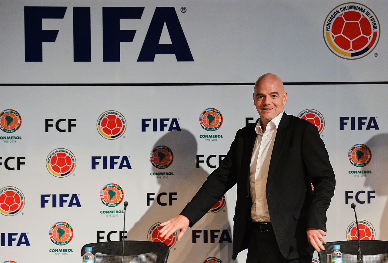 Gianni Infantino, de nieuwe FIFA-voorzitter, tijdens een persconferentie in Bogota op 1 april.