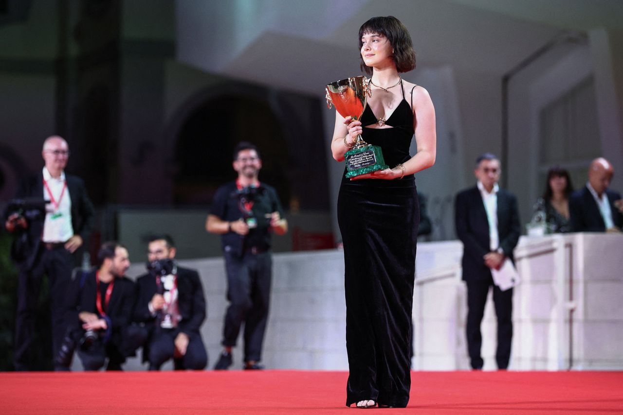 ‘Poor Things’ wint de Gouden Leeuw voor beste film op het filmfestival van Venetië 
