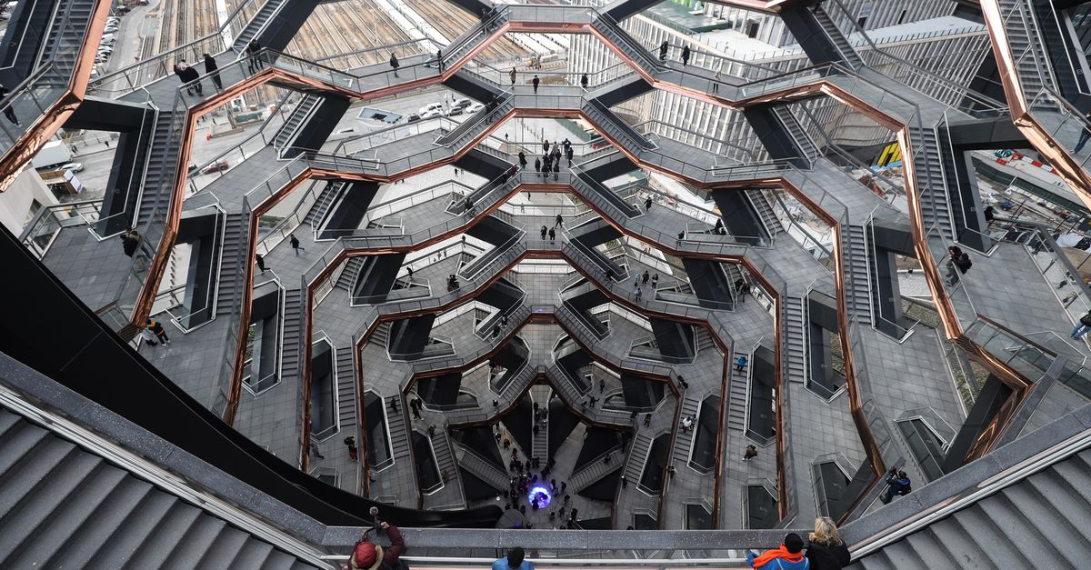 In de kunsten reikt de trap naar het hogere én naar het lagere. En soms gaat-ie helemaal nergens naartoe