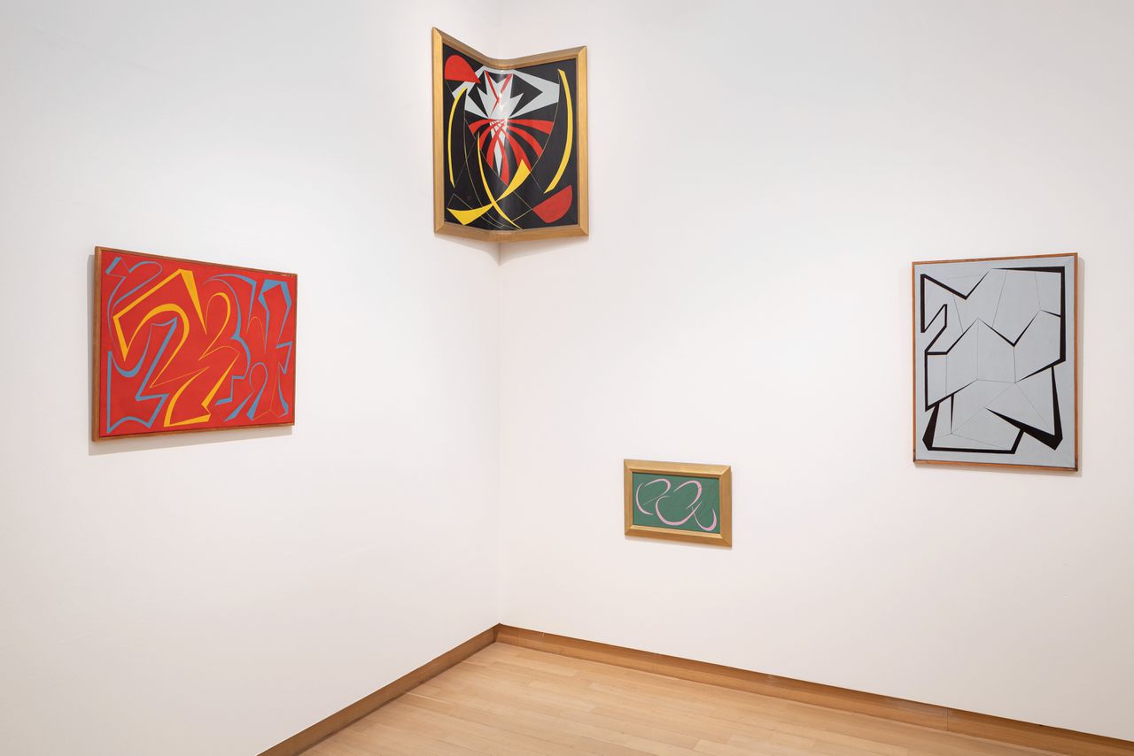 Werk van Sedje Hémon, Imran Mir en Abdias Nascimento op de tentoonstelling ‘Abstracting Parables’ in het Stedelijk Museum Amsterdam.