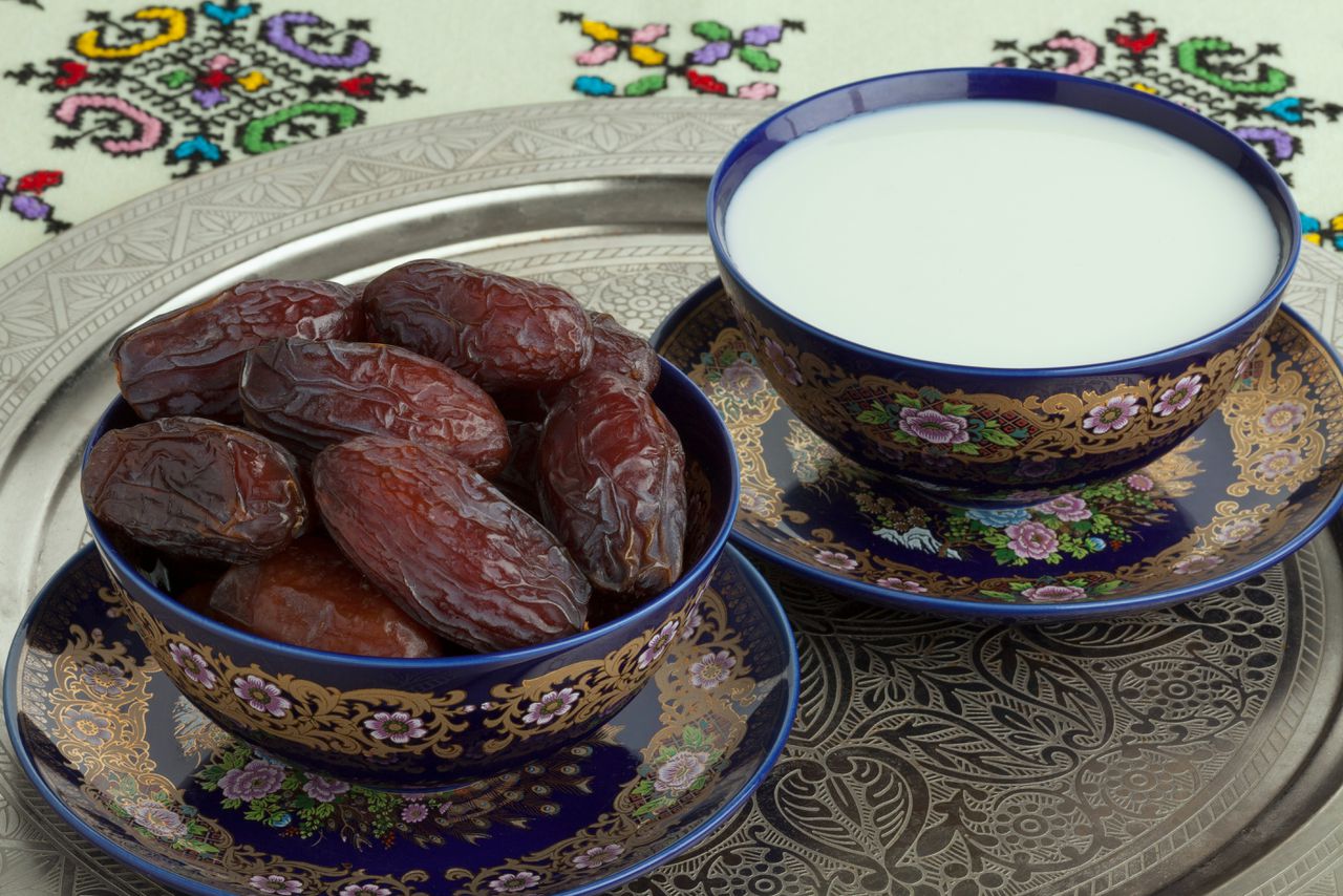 Met een dadel en een glas melk wordt het vasten tijdens de Ramdan vaak verbroken.