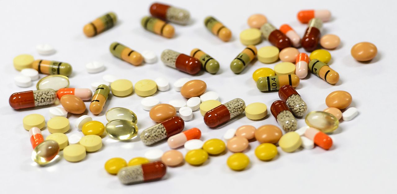Verschillende medicijnen bij een apotheek in het LUMC.