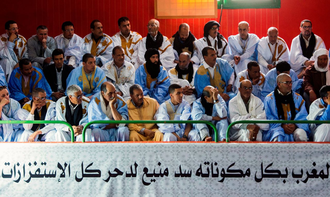 Leden van meerdere Marokkaanse politieke partijen kwamen in april bijeen voor een overleg over het Front Polisario. De Marokkaanse regering beschuldigt de onafhankelijkheidsgroepering ervan een veilige 'bufferzone' die bij een wapenstilstand werd ingesteld, te zijn ingevallen.