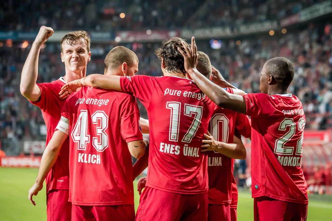 FC Twente wint ruim van ADO, Heerenveen zegeviert weer 