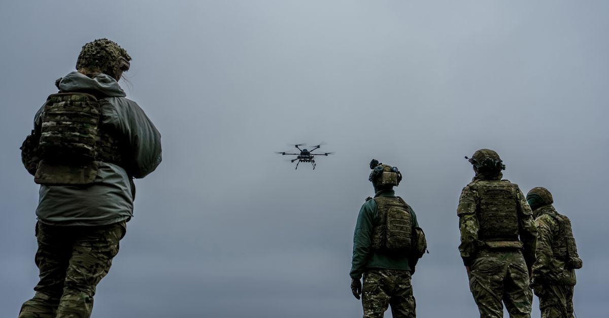 ‘Zoals elke soldaat met een geweer leert omgaan, moet hij leren hoe je een drone bestuurt’