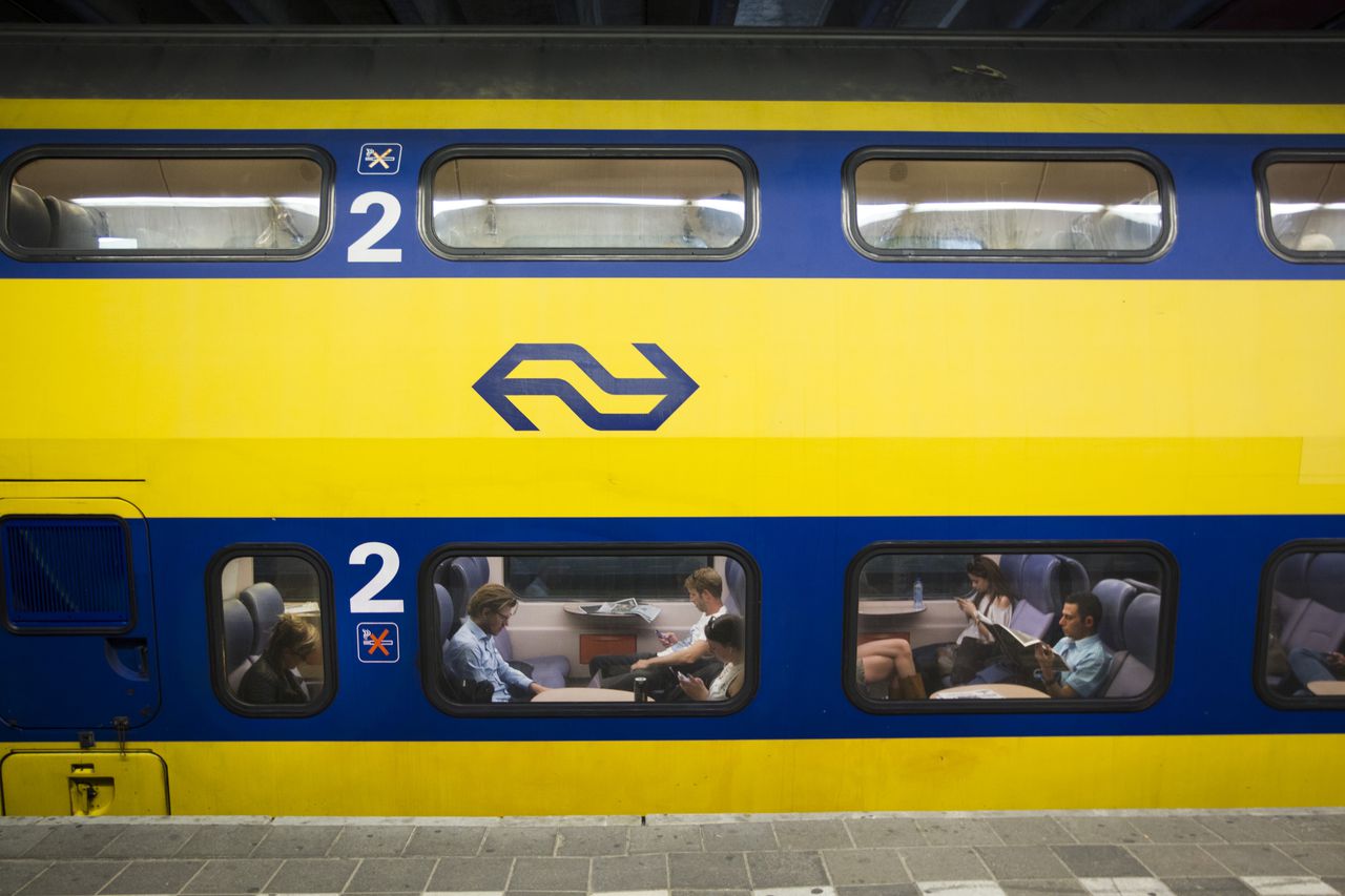 Een trein op station Utrecht Centraal.
