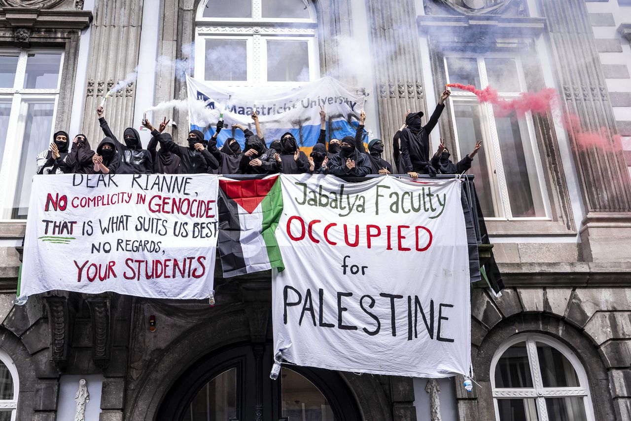 Pro-Palestijnse activisten beëindigen bezetting faculteitsgebouw Universiteit Maastricht en breken tentenkamp op 