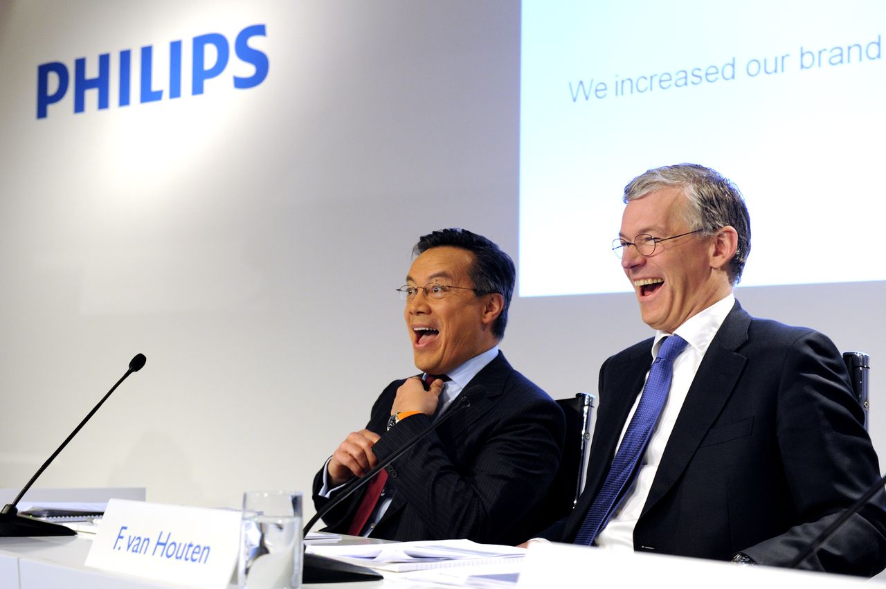 AMSTERDAM - CEO Frans van Houten (R) en CFO Ron Wirahadiraksa van Philips tijdens de presentatie van de jaarcijfers en de 4e kwartaalcijfers over 2011. ANP LEX VAN LIESHOUT