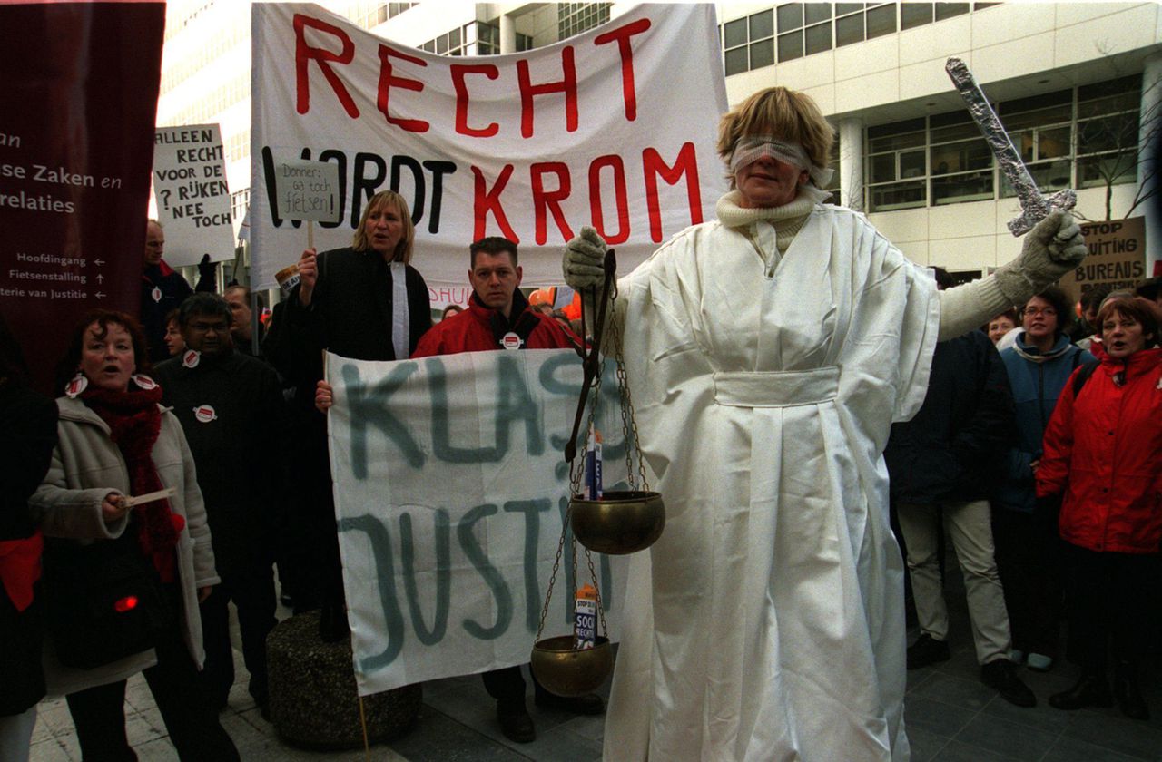 Demonstratie tegen de 'afbraak van de sociale rechtshulp' - hier in 2003.