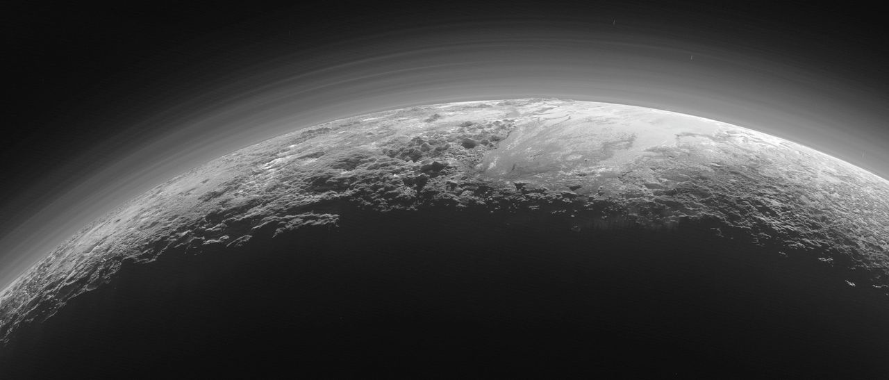 Het oppervlak van Pluto, gefotografeerd door het ruimtevaartuig New Horizons.