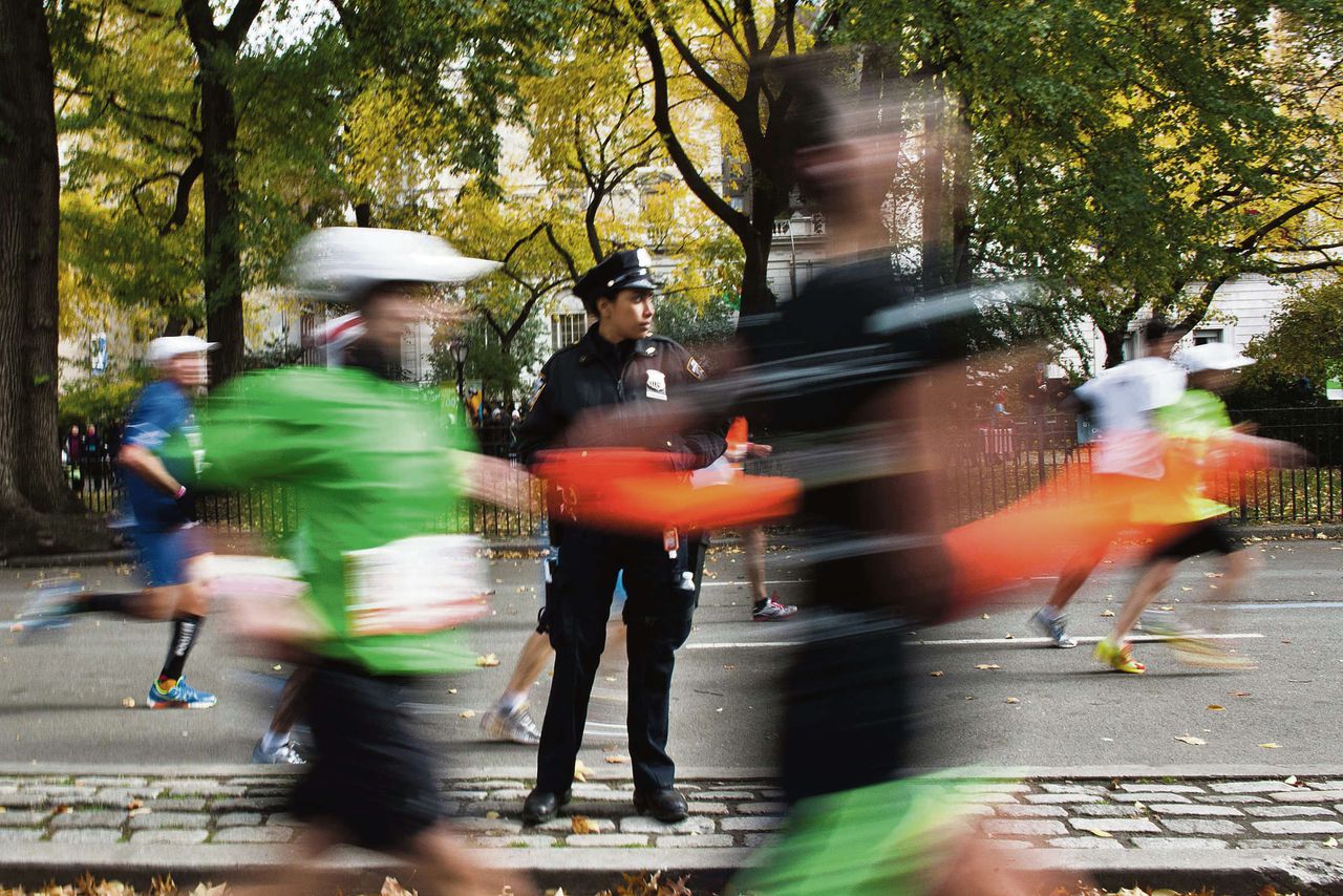 De marathon van New York, waaraan 47.000 veelal buitenlandse lopers deelnamen, ging door alle vijf de stadsdelen van de metropool. Ze lieten zich niet afschrikken door de strenge veiligheidsmaatregelen.