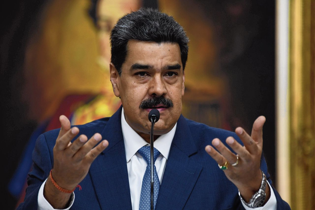 Het ministerie van Buitenlandse Zaken heeft een beloning van 15 miljoen dollar (13,6 miljoen euro) uitgeloofd voor de gouden tip die tot de arrestatie van president Maduro leidt.