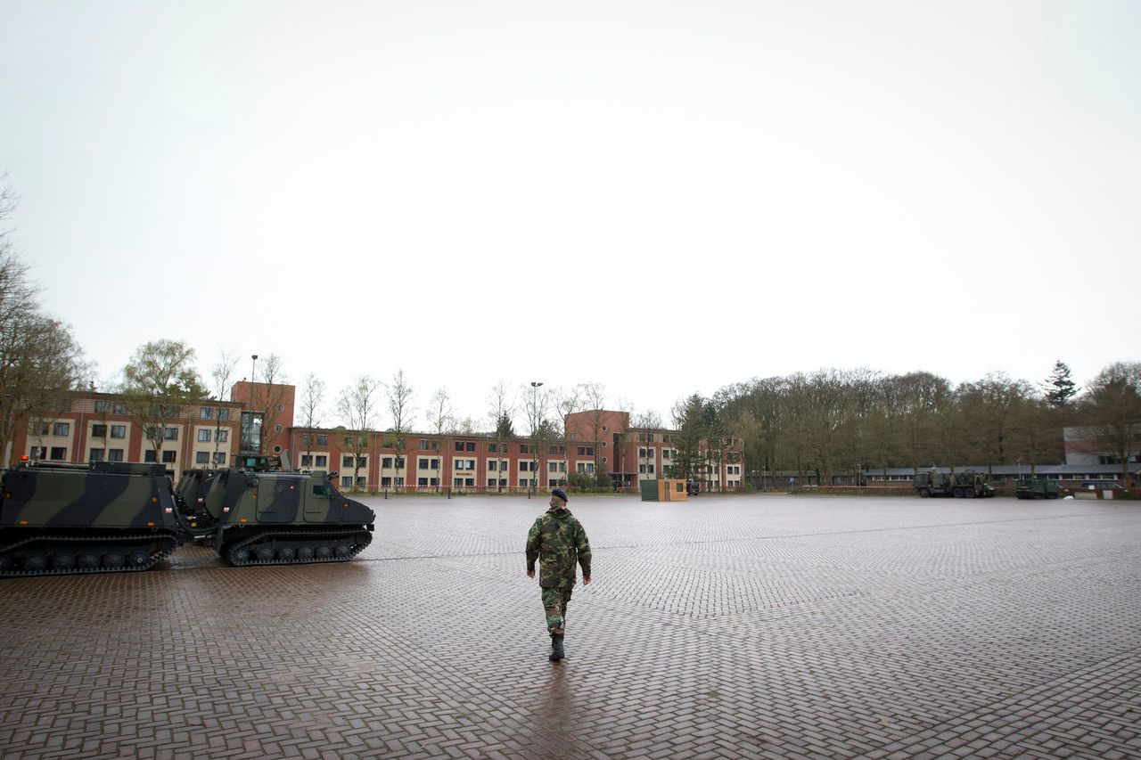 De Van Braam Houckgeestkazerne in Doorn wordt gesloten. De mariniers moeten naar Vlissingen verhuizen.