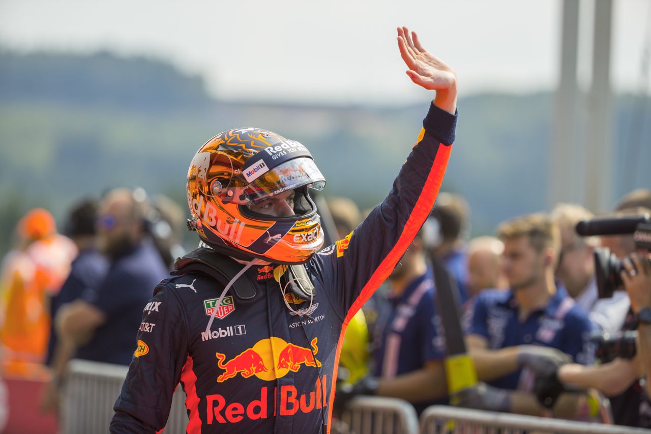 Hamilton wint in Spa, Verstappen valt weer uit in 'thuisrace' 