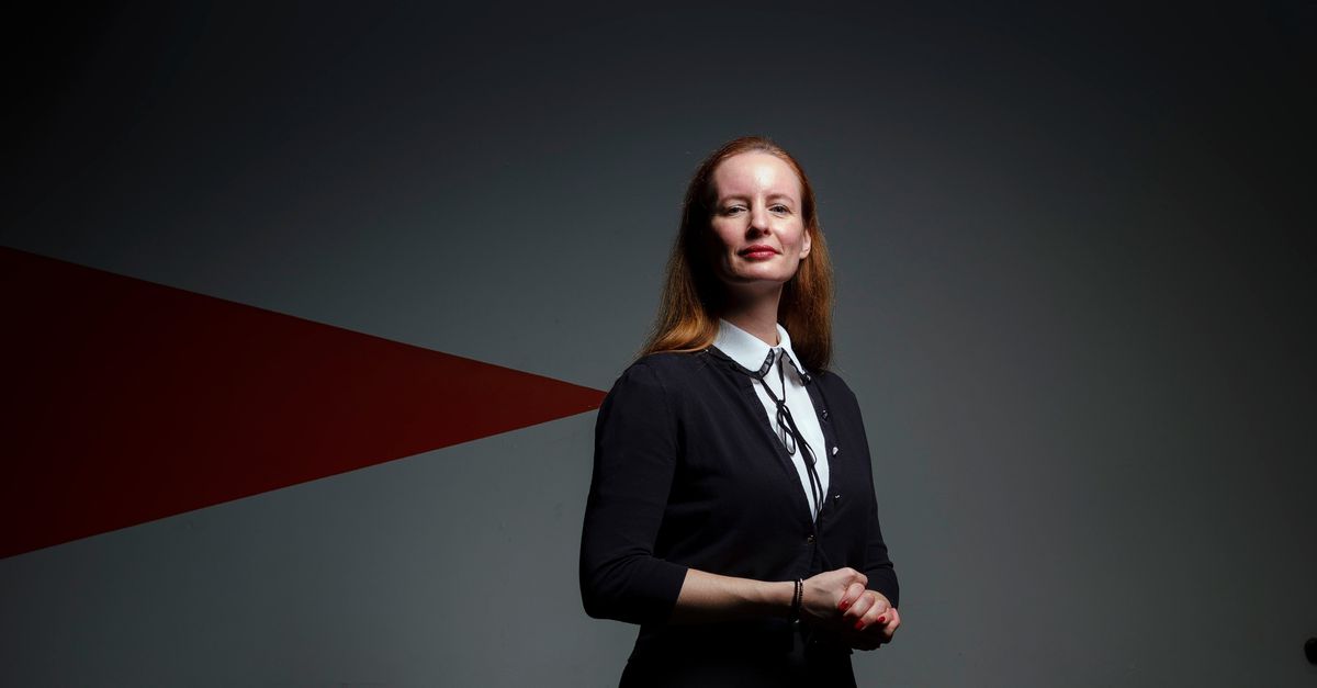 Mooi interview @NRC met socioloog en jurist Jill Coster van Voorhout @FdR_UvA over project om met algoritme en financiële onderzoeksmethoden sporen van mensenhandel en arbeidsuitbuiting te zoeken in bankgegevens.