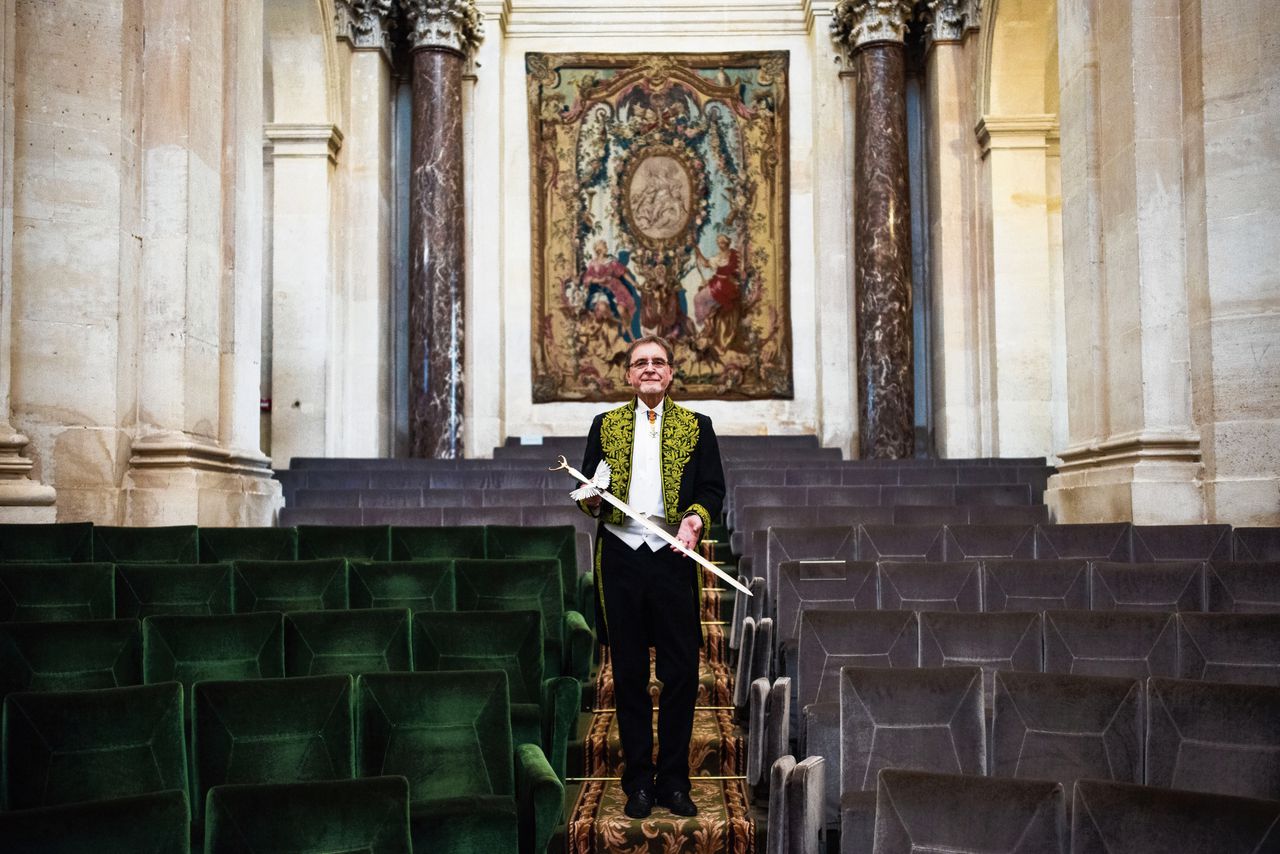 Het ceremoniële zwaard is voor Jiri Kylián 