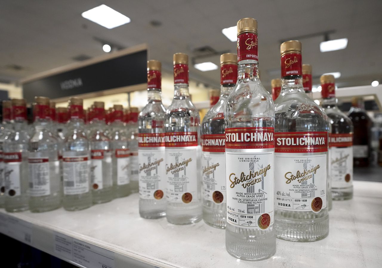 Oud-aandeelhouders Yukos mogen beslag leggen op twee Russische wodkamerken 