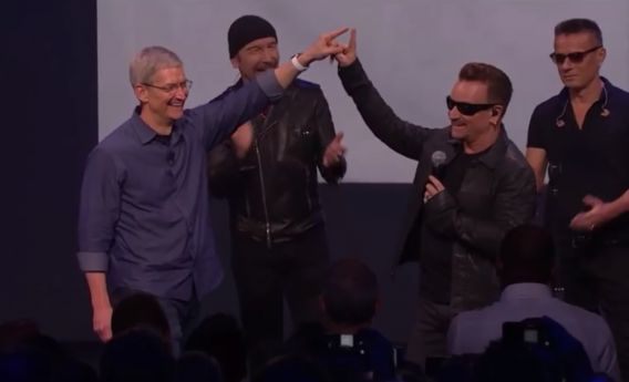 Apple's Tim Cook en U2-zanger Bono.