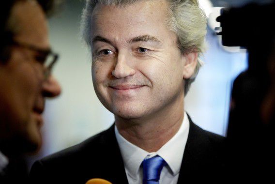 De uitspraak van het hoogste rechtscollege is een opsteker voor het Openbaar Ministerie dat een dezer dagen een definitief besluit neemt over het voor de strafrechter dagen van PVV-leider Geert Wilders wegens het beledigen van mensen op grond van hun ras en het aanzetten tot discriminatie en haat.