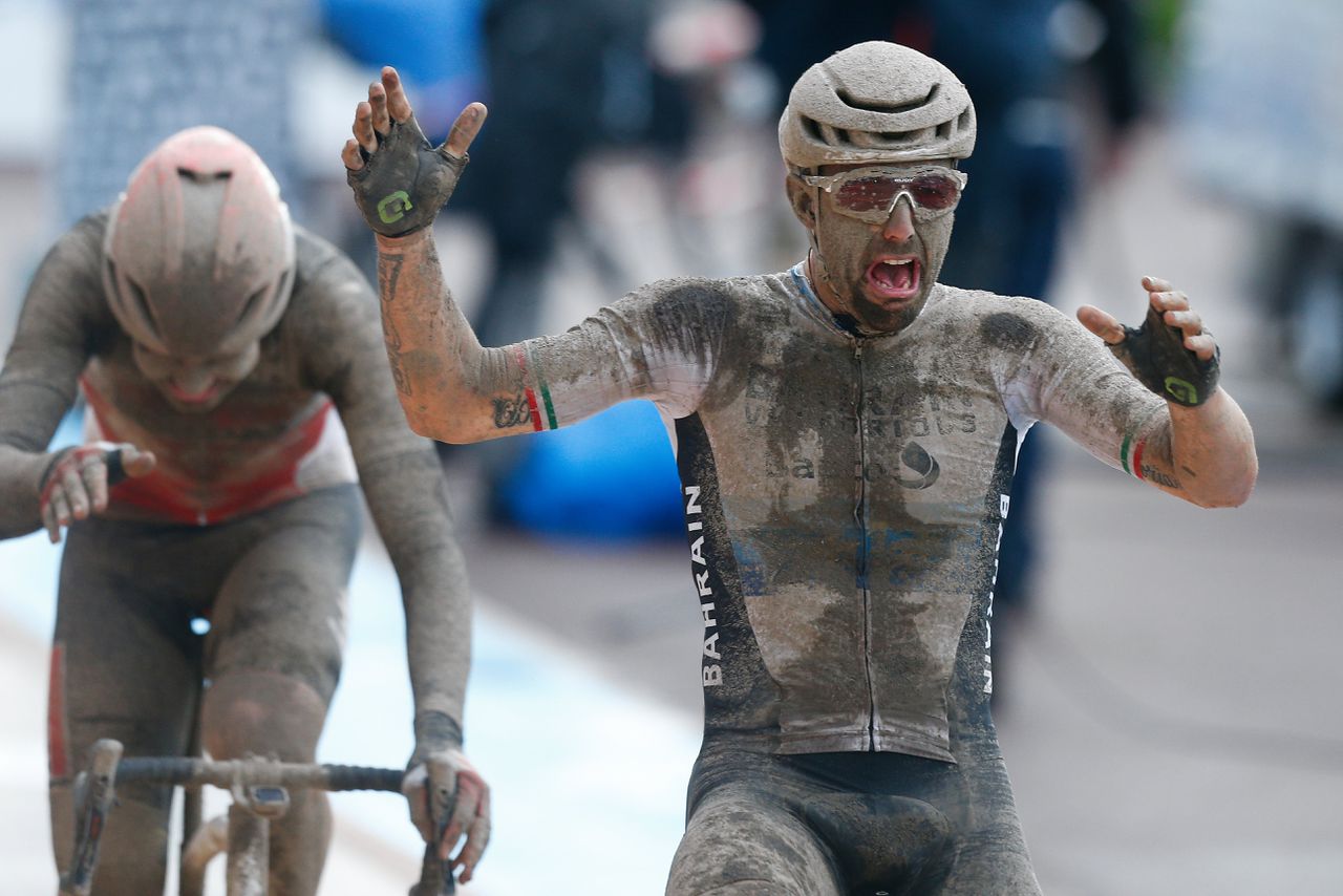 Italiaan Sonny Colbrelli wint Parijs-Roubaix 