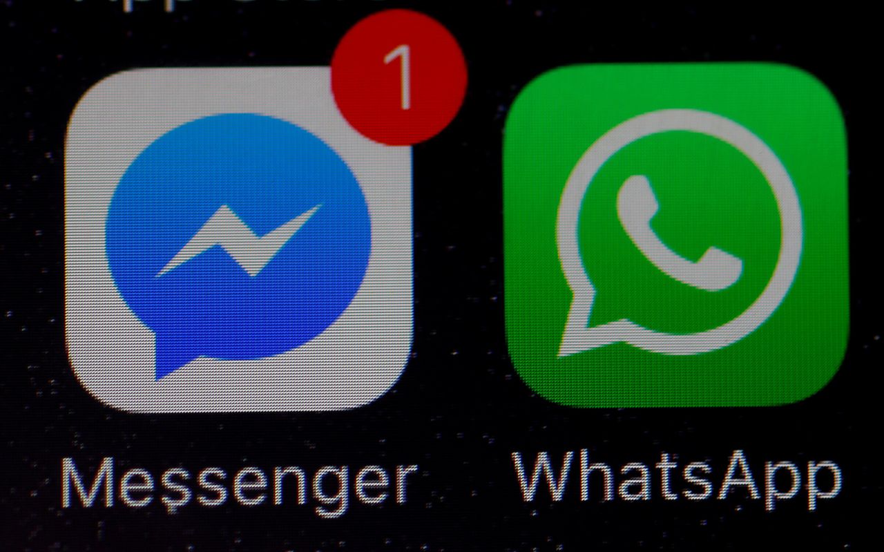 De icoontjes van Facebook Messenger en WhatsApp.