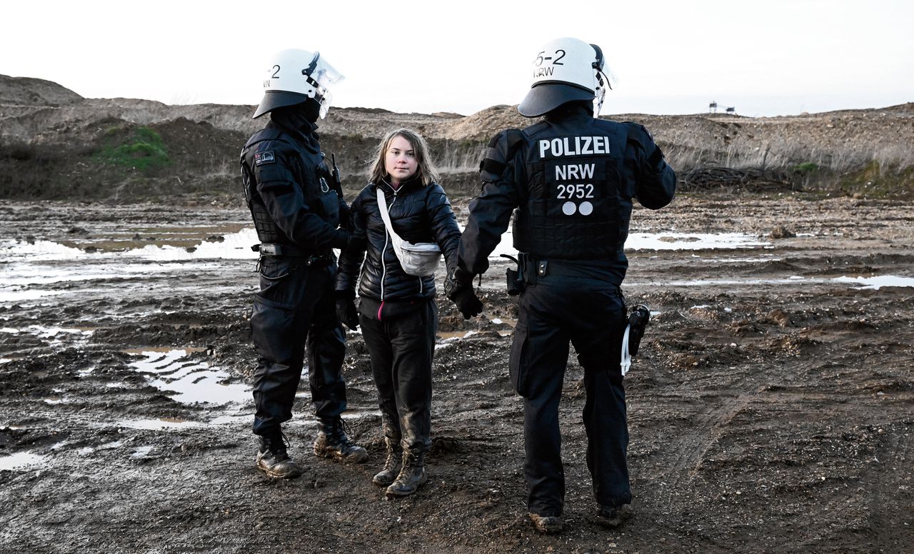 Greta Thunberg wordt gearresteerd tijdens het klimaatprotest in Lützerath op 17 januari.