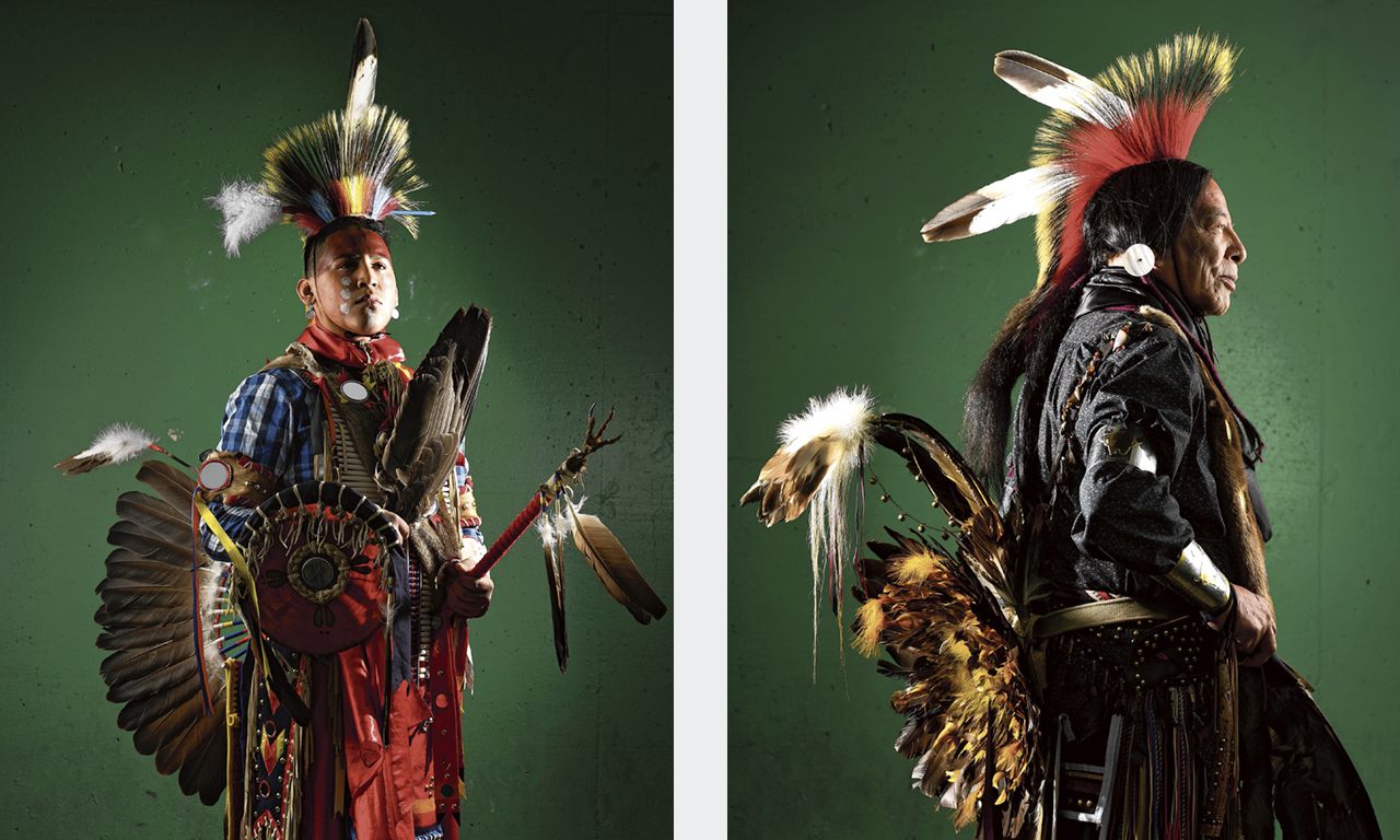 Links: Chasing Hawk, een Lakota uit South-Dakota. Rechts: Tome Roubideaux, uit de Lakota- en Metis-stam.