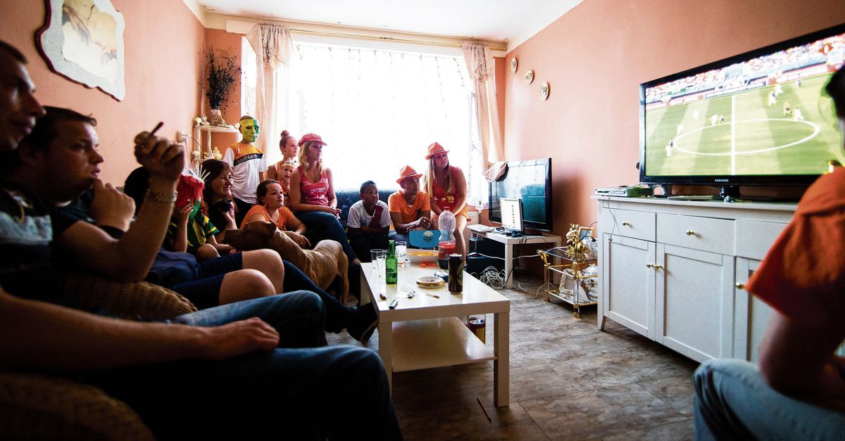 Npo Moet Bezuinigen Maar Oranje Mag Wel Wat Kosten Nrc