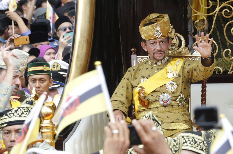 De sultan van Brunei, Hassanal Bolkiah, tijdens een feestdag in oktober 2017.