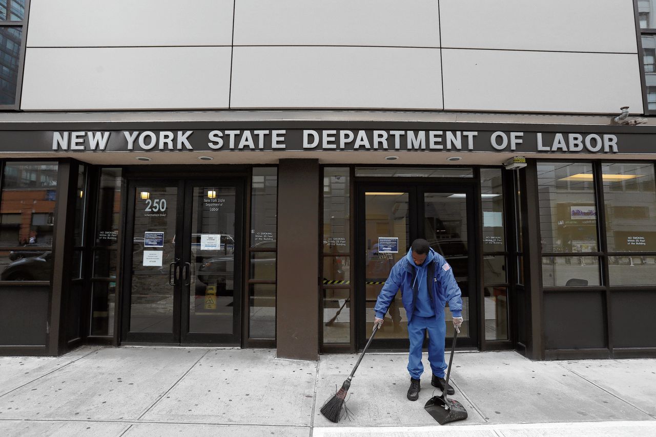 Het kantoor in New York van het ministerie van Arbeid. Een recordaantal Amerikanen heeft een uitkering aangevraagd.
