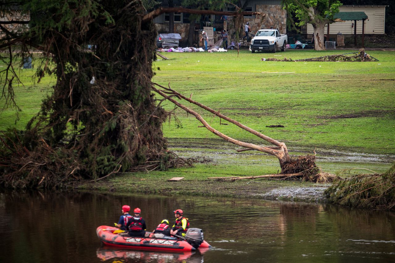 Število pogrešanih v poplavah v Teksasu se je zmanjšalo na tri